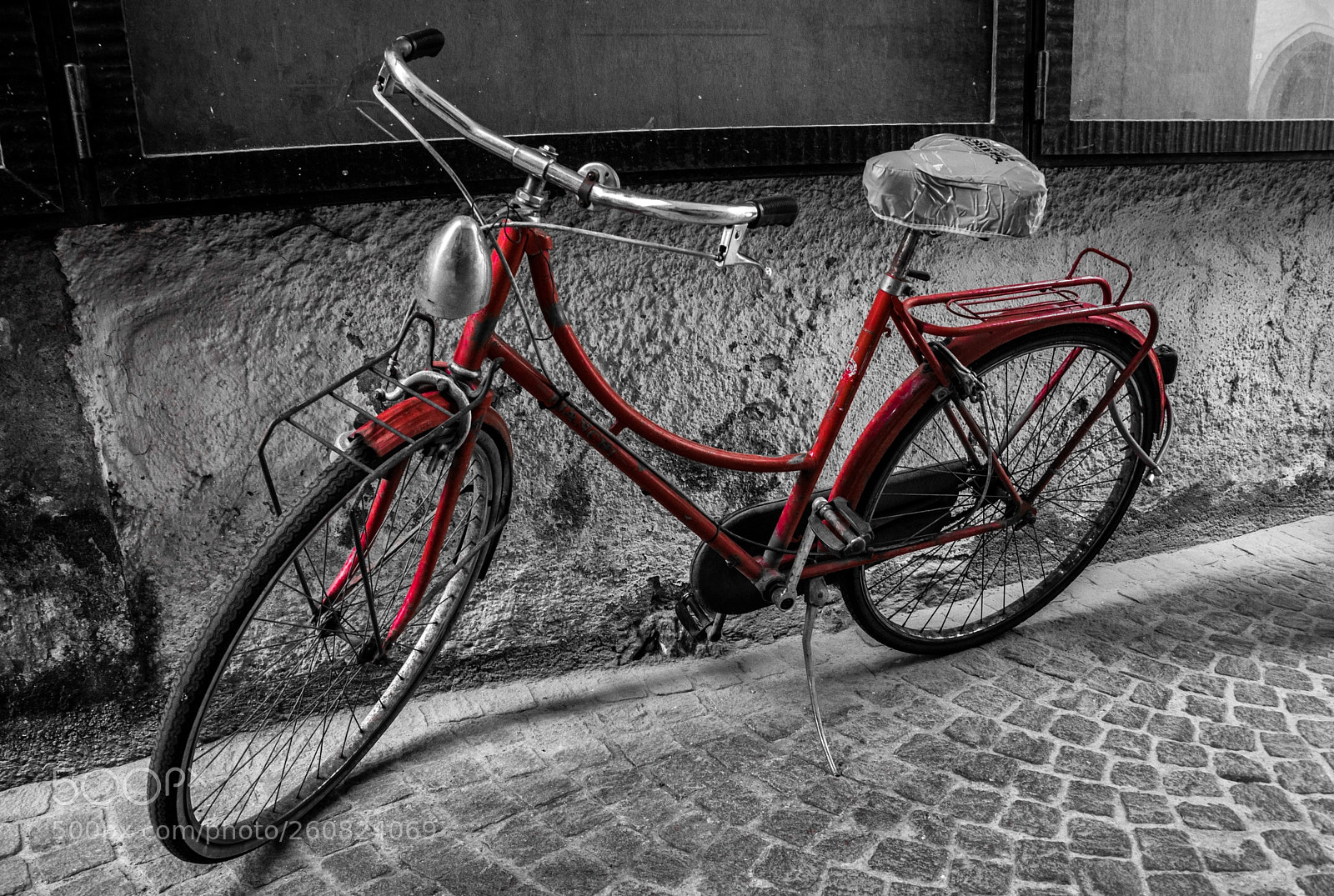 Sony ILCA-77M2 sample photo. Red bicycle photography