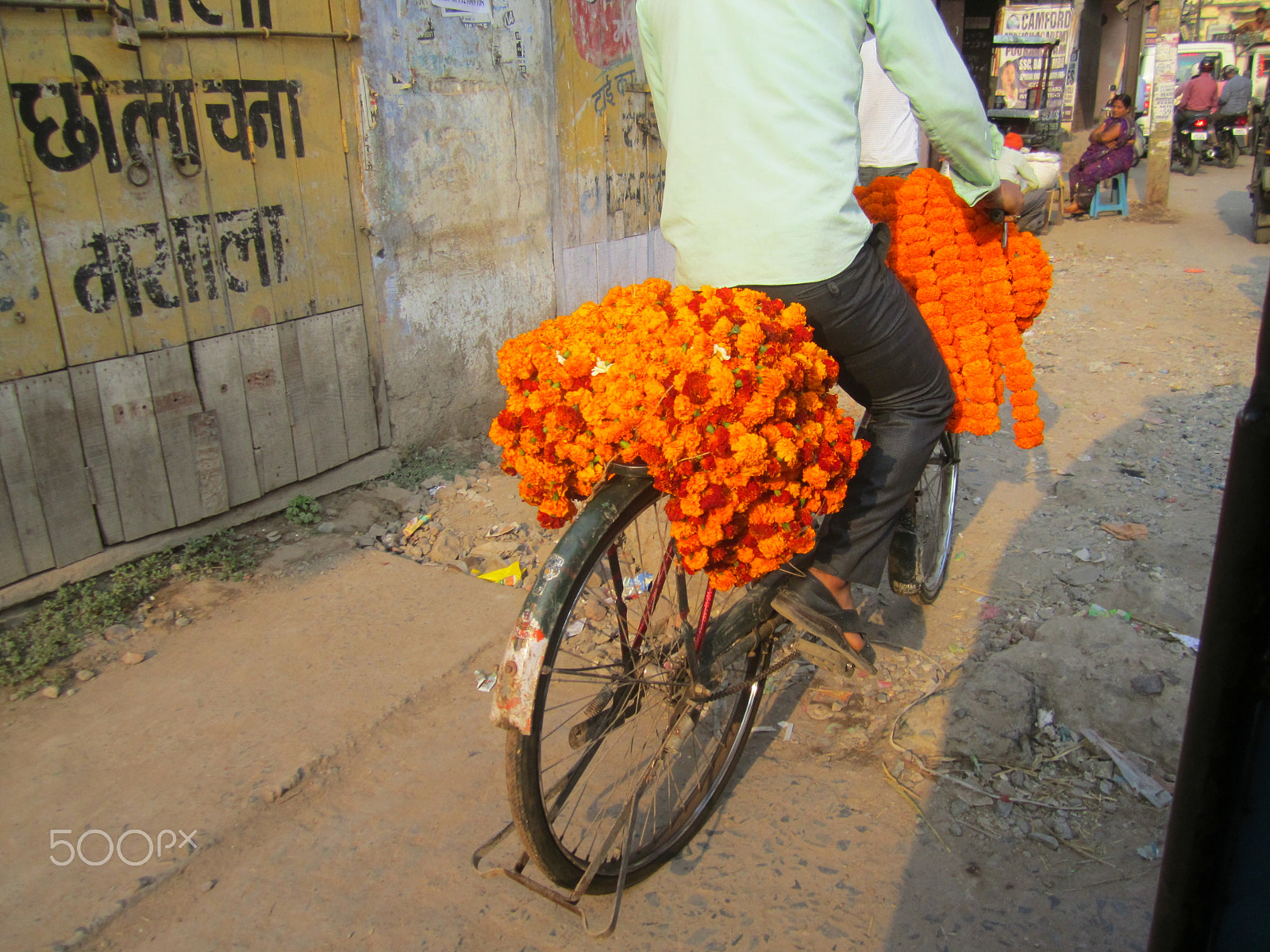 Canon PowerShot SD1400 IS (IXUS 130 / IXY 400F) sample photo. Indian flower man photography