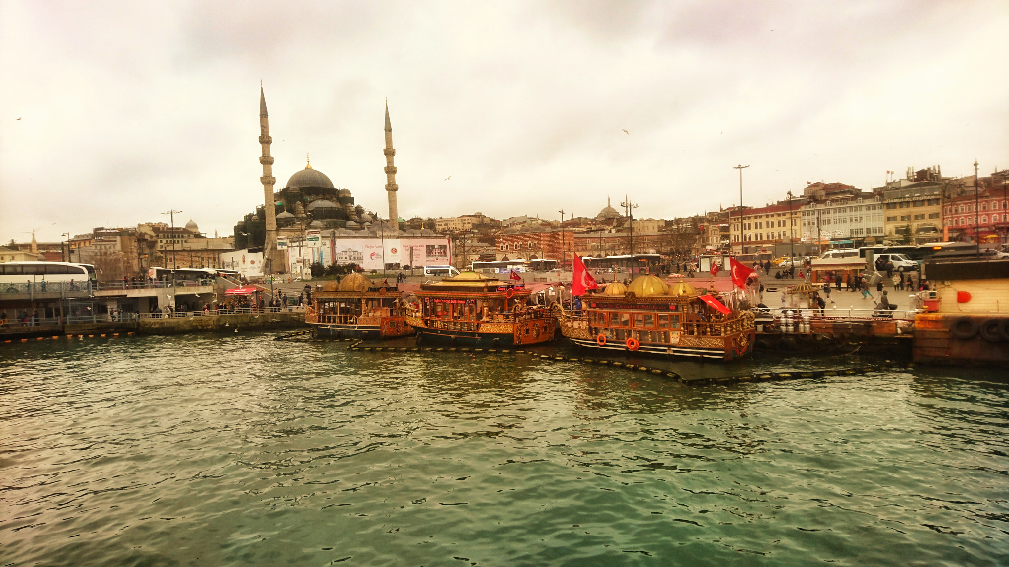 Sony Xperia Z5 Premium sample photo. Eminönü photography