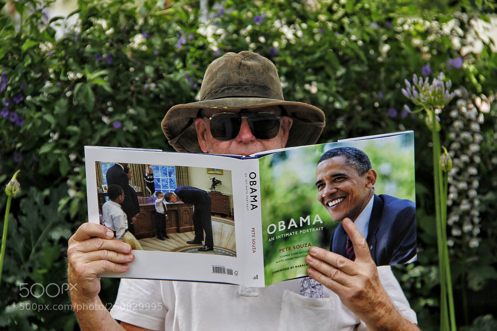 Canon EOS 60D sample photo. Reading obama photography