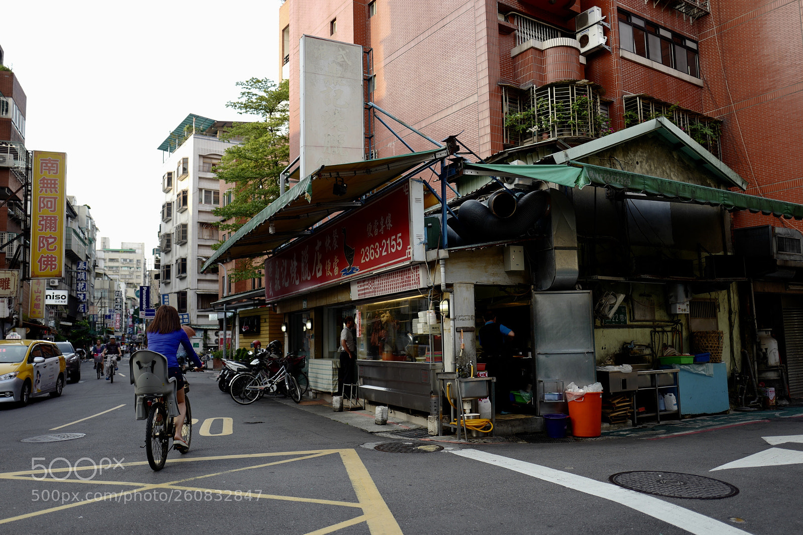 Leica Q (Typ 116) sample photo. 轉角的鴨鴨店 photography