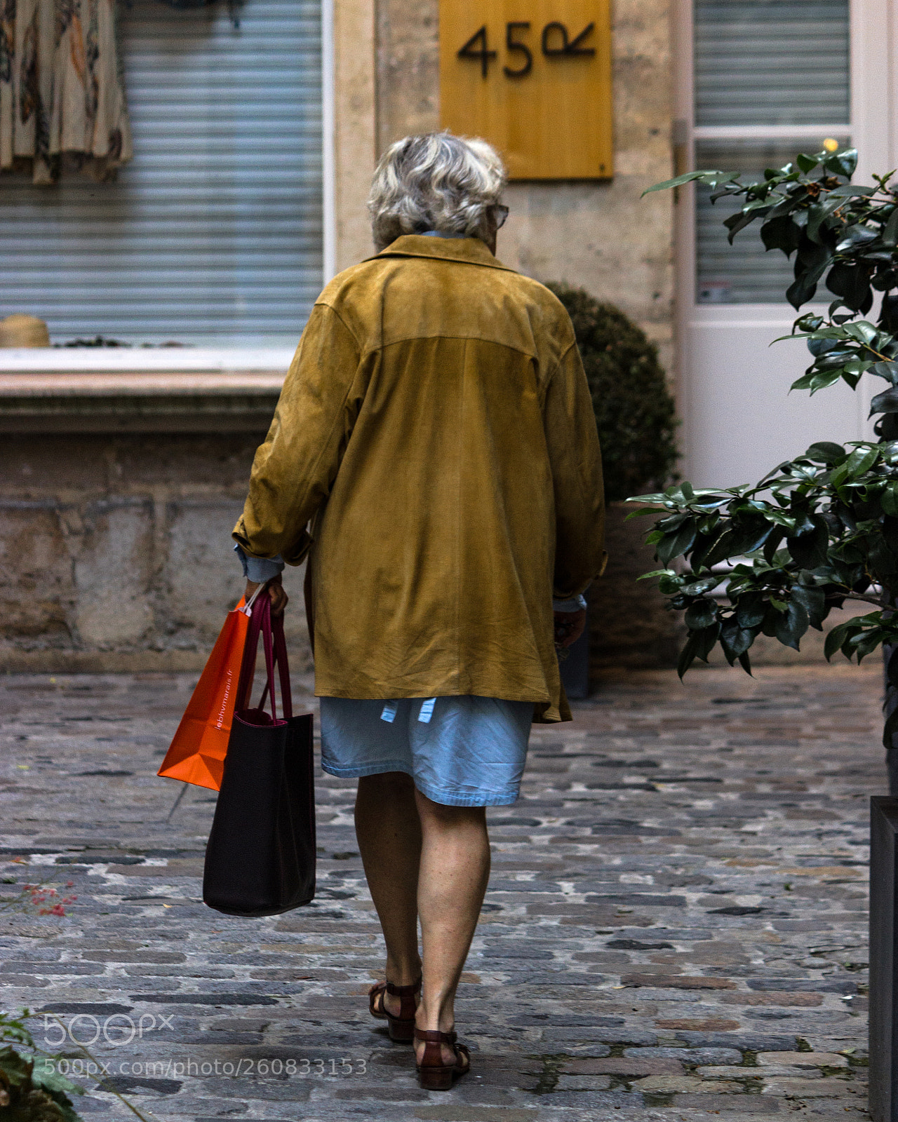 Canon EOS 600D (Rebel EOS T3i / EOS Kiss X5) sample photo. Old lady on the photography
