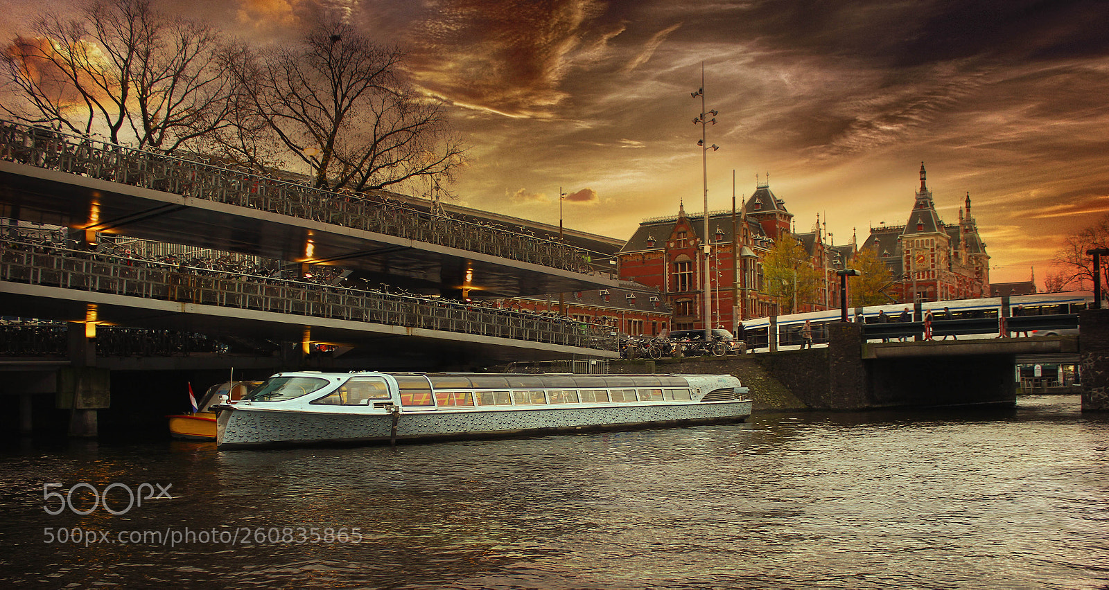 Canon EOS 550D (EOS Rebel T2i / EOS Kiss X4) sample photo. Amsterdam canals and sunset photography