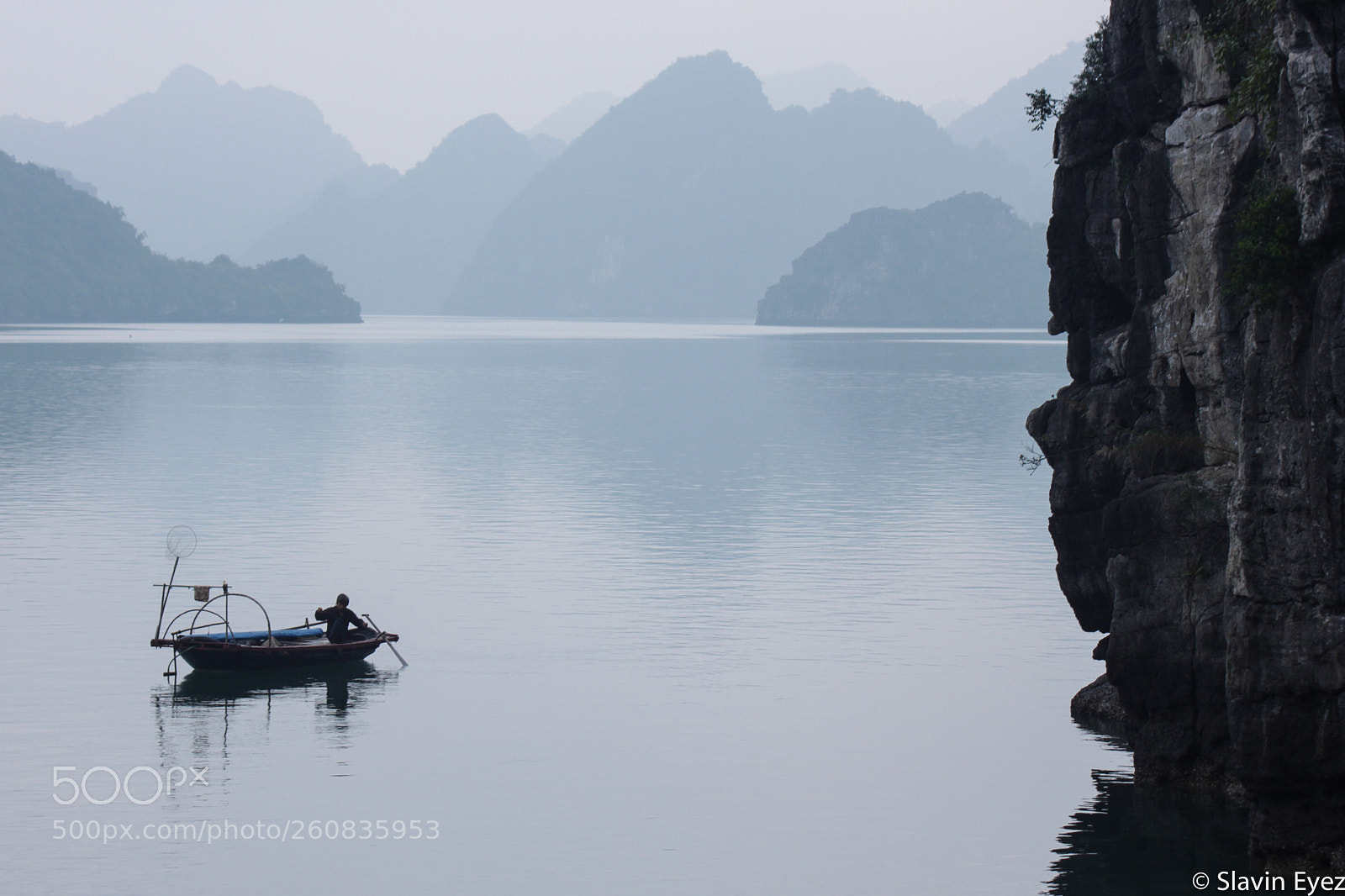 Canon EOS 500D (EOS Rebel T1i / EOS Kiss X3) sample photo. Peacefull halong bay photography