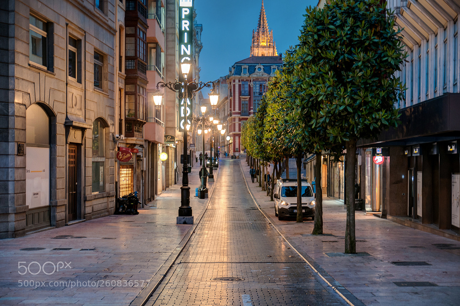 Nikon D300 sample photo. Calle al oscurecer photography