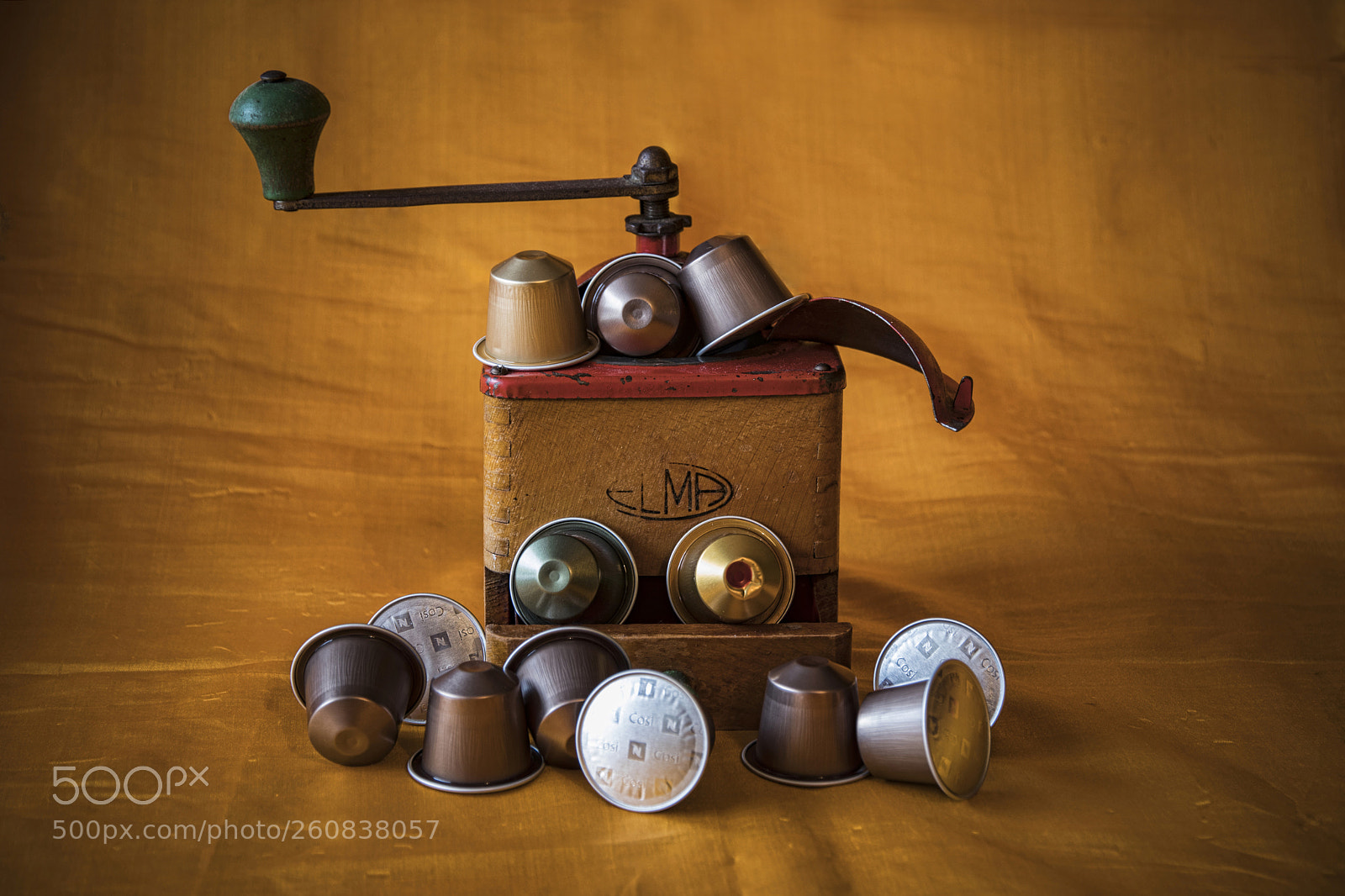 Canon EOS 80D sample photo. Cafetera vieja photography