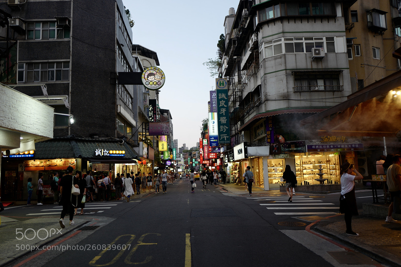 Leica Q (Typ 116) sample photo. 即將入夜的街景 photography
