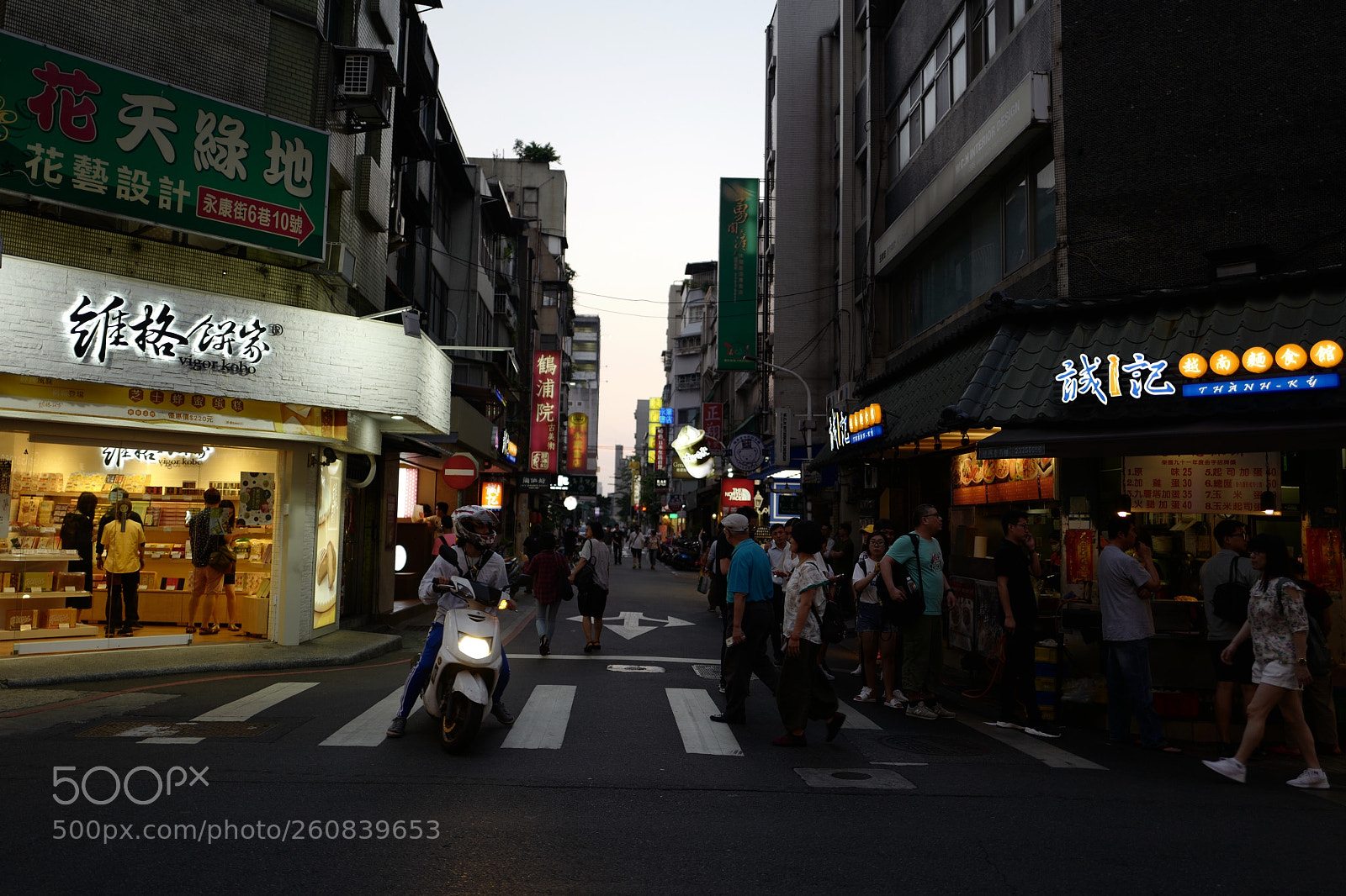 Leica Q (Typ 116) sample photo. 夜景 photography
