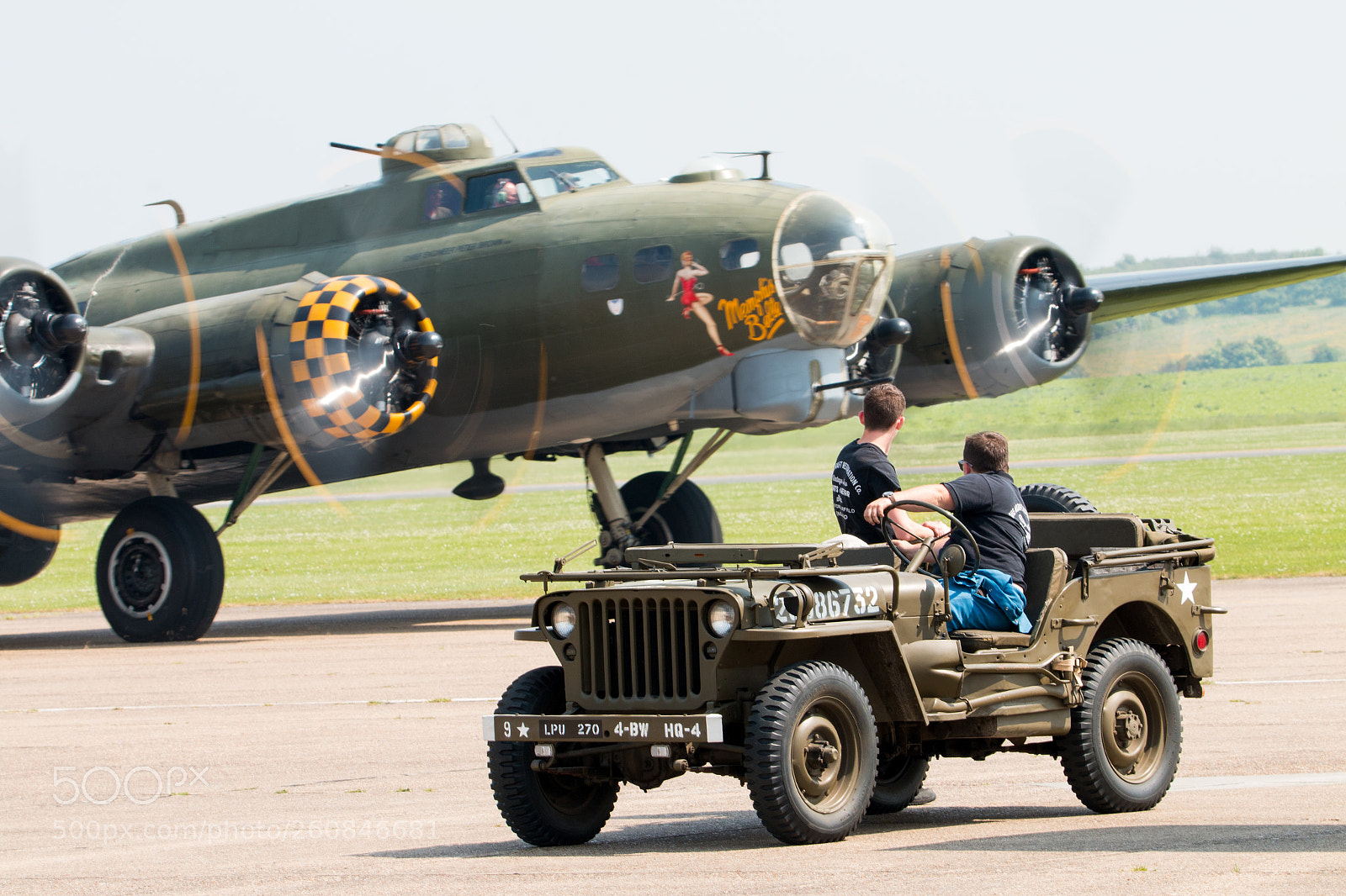 Canon EOS 70D sample photo. Flying fortress, ground crew photography