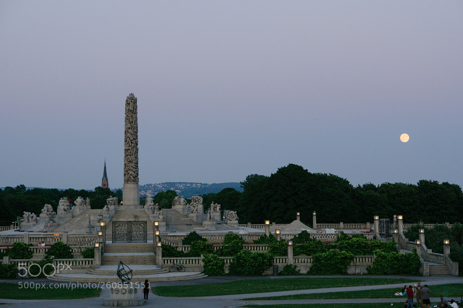 Sony a6000 sample photo. Full moon and statues photography