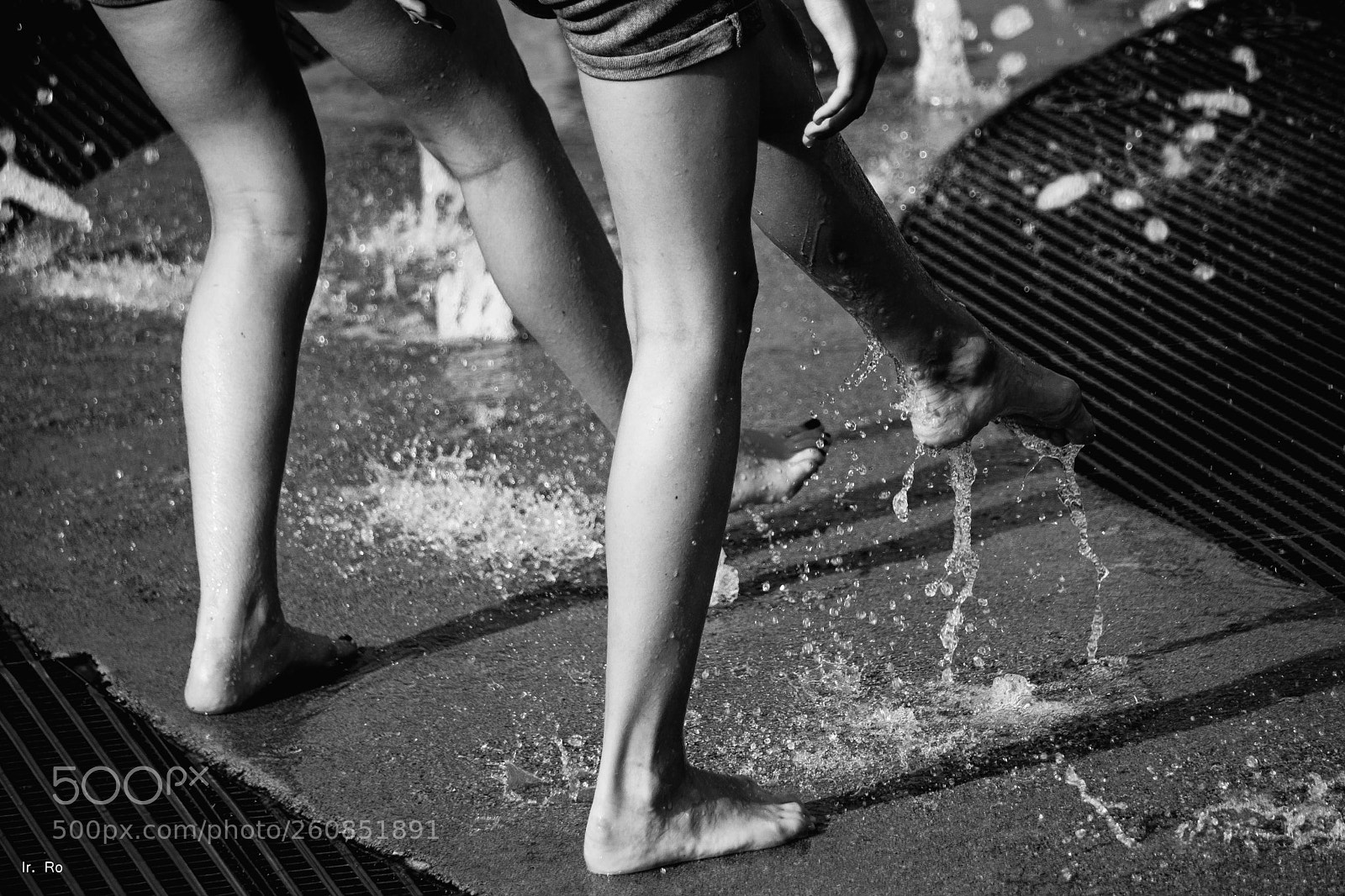 Sony a6000 sample photo. Legs, water, fountain photography