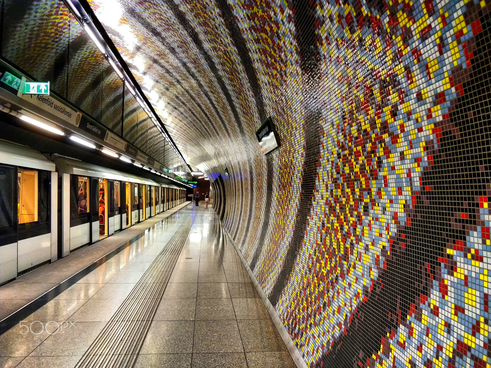 OnePlus 5T sample photo. Budapest metro 4 photography