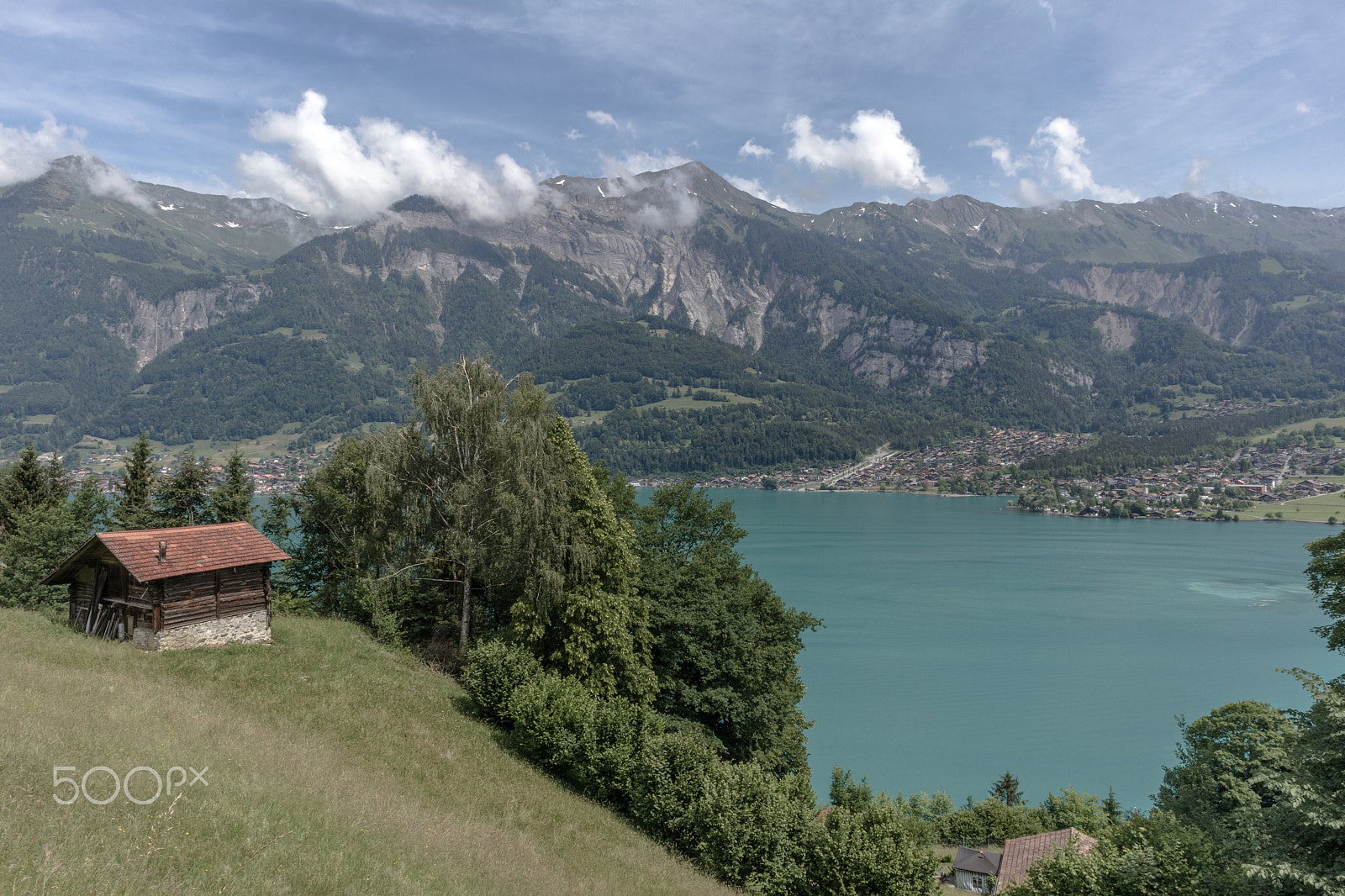 Canon EOS M6 sample photo. Hut above lake brienz photography