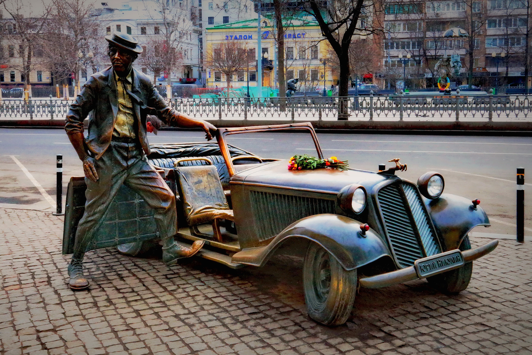 Canon EOS sample photo. Monument to the great russian clown.moscow photography