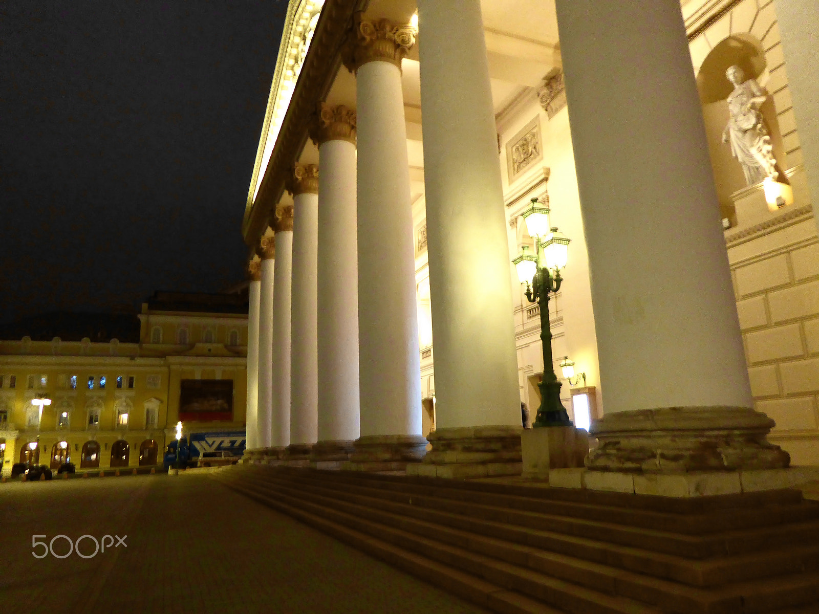 Panasonic Lumix DMC-ZS40 (Lumix DMC-TZ60) sample photo. Columns of the bolshoi theater in moscow photography