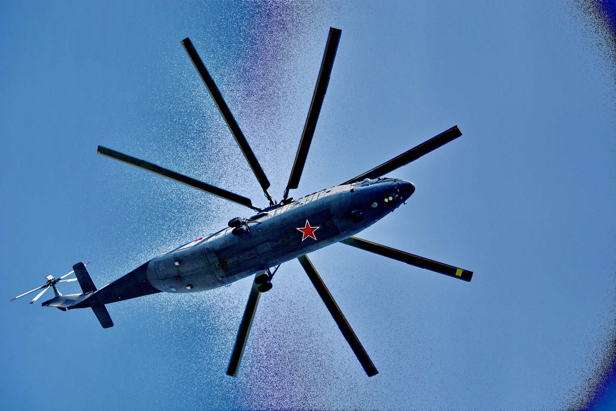 Nikon AF-S DX Nikkor 55-300mm F4.5-5.6G ED VR sample photo. Mi-26 helicopter photography