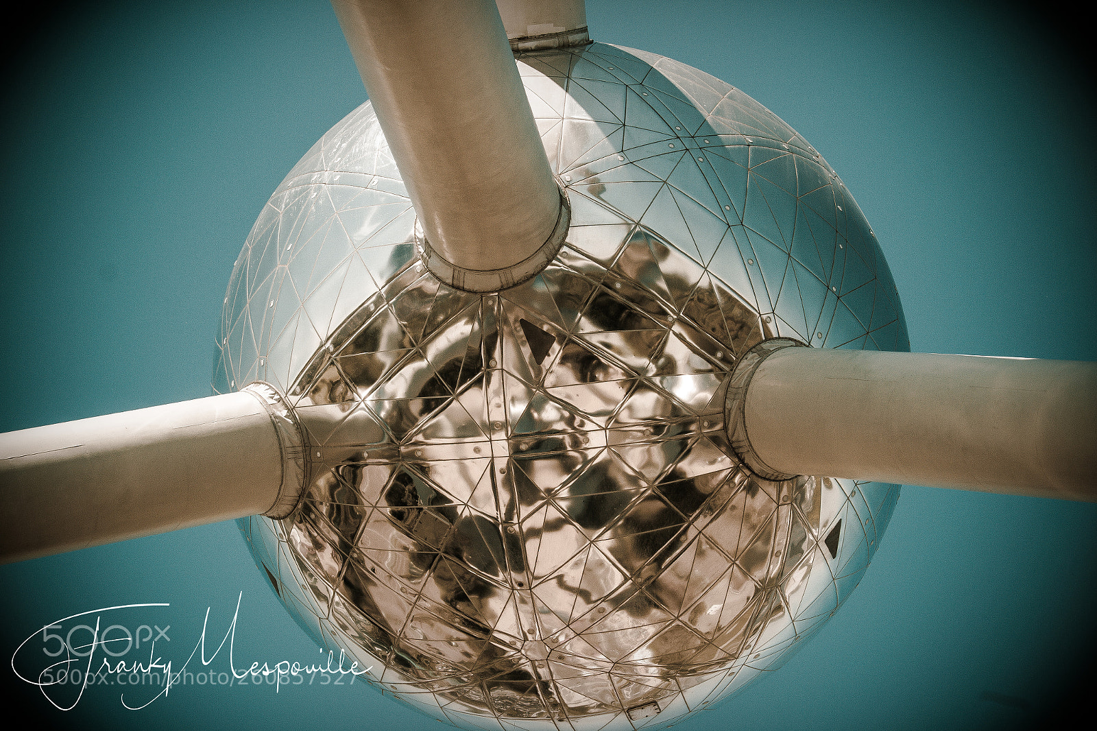 Canon EOS 60D sample photo. Atomium photography