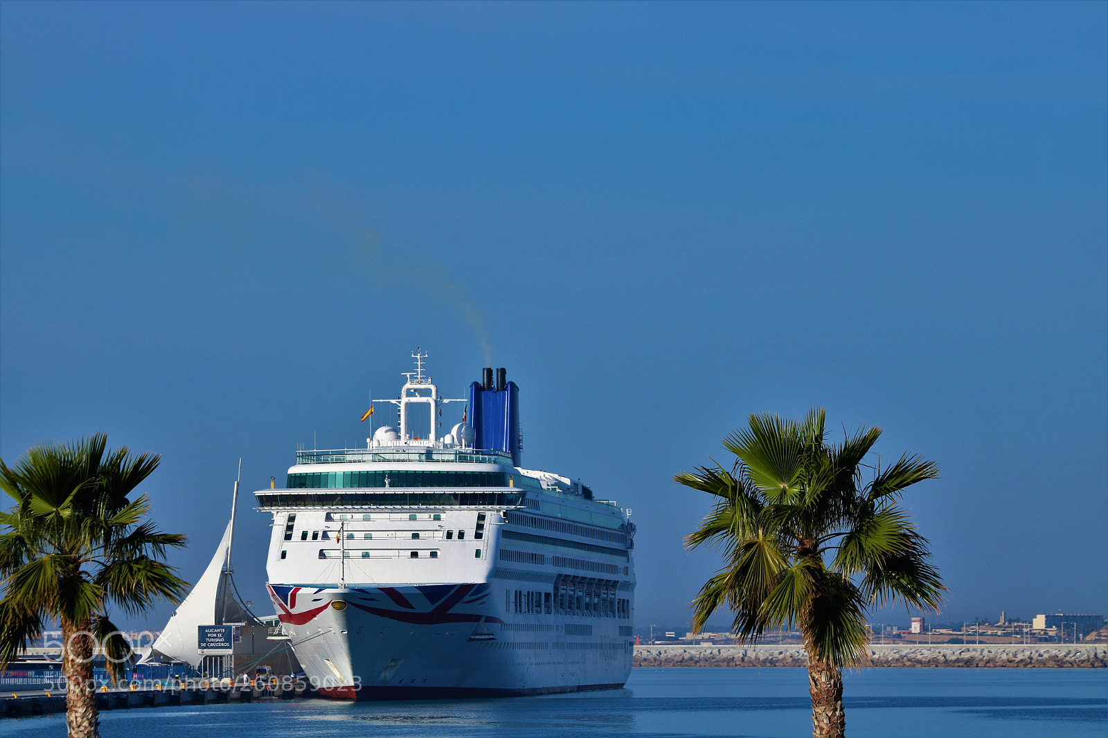 Canon EOS 750D (EOS Rebel T6i / EOS Kiss X8i) sample photo. Cruise ship aurora photography