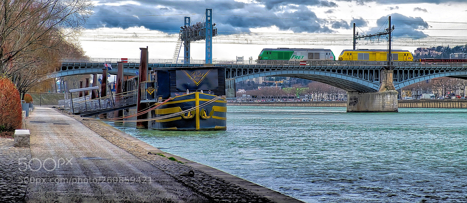 Fujifilm X-T1 sample photo. Au croisement des chemins photography