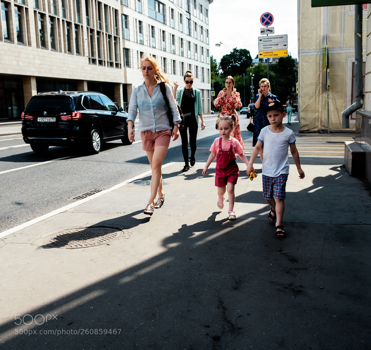 Fujifilm X-T10 sample photo. Mom and kids. photography