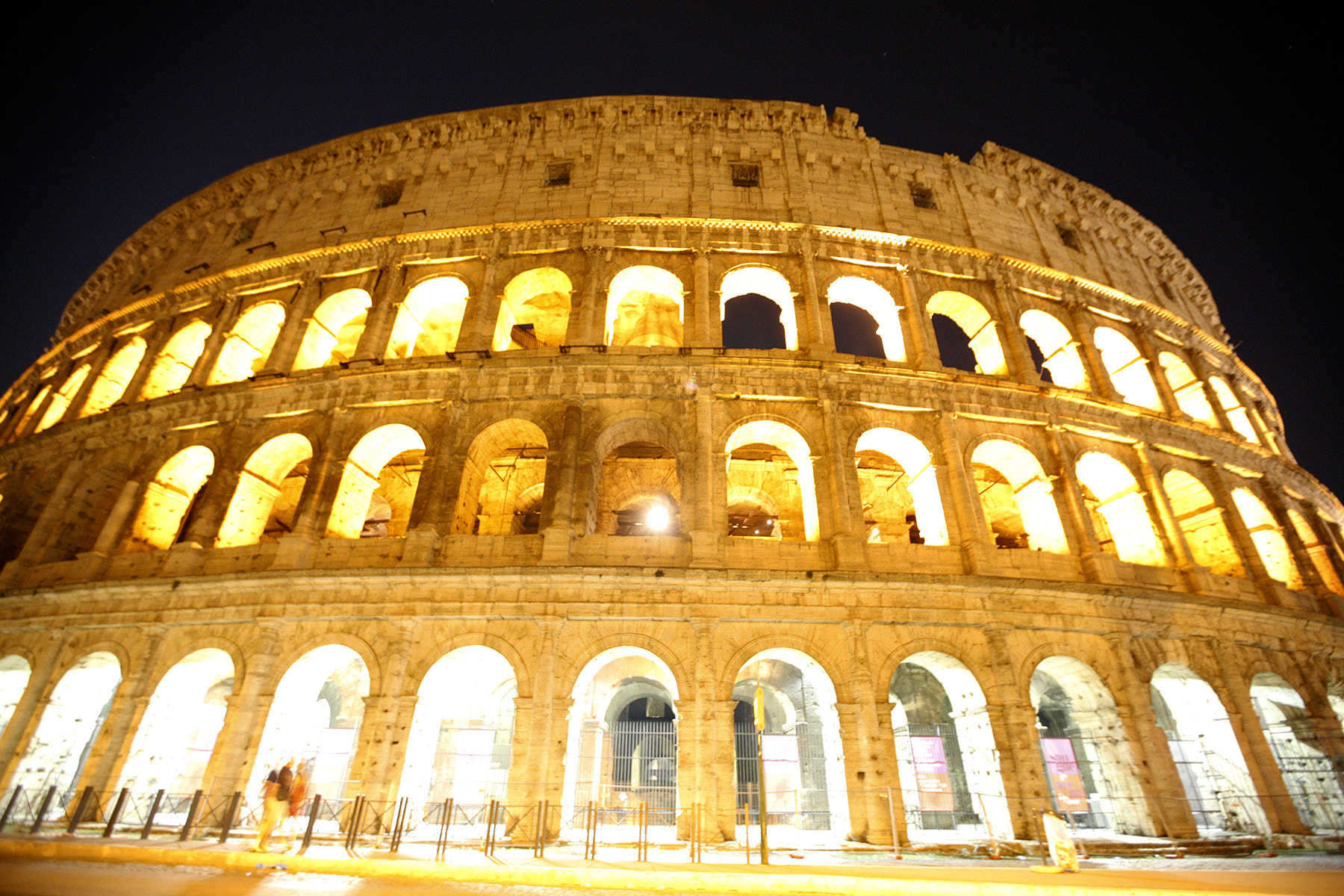 Canon EOS-1Ds Mark III sample photo. Coloseum in rome photography