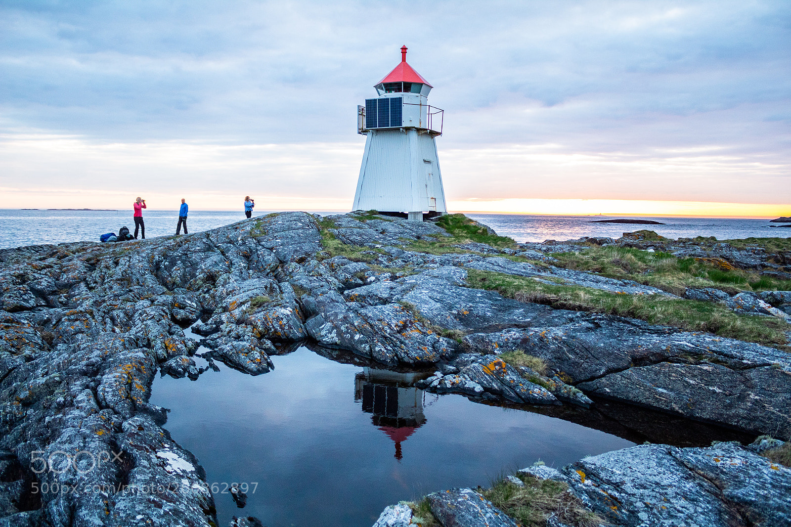 Canon EOS 1300D (EOS Rebel T6 / EOS Kiss X80) sample photo. Molnes lighthouse photography