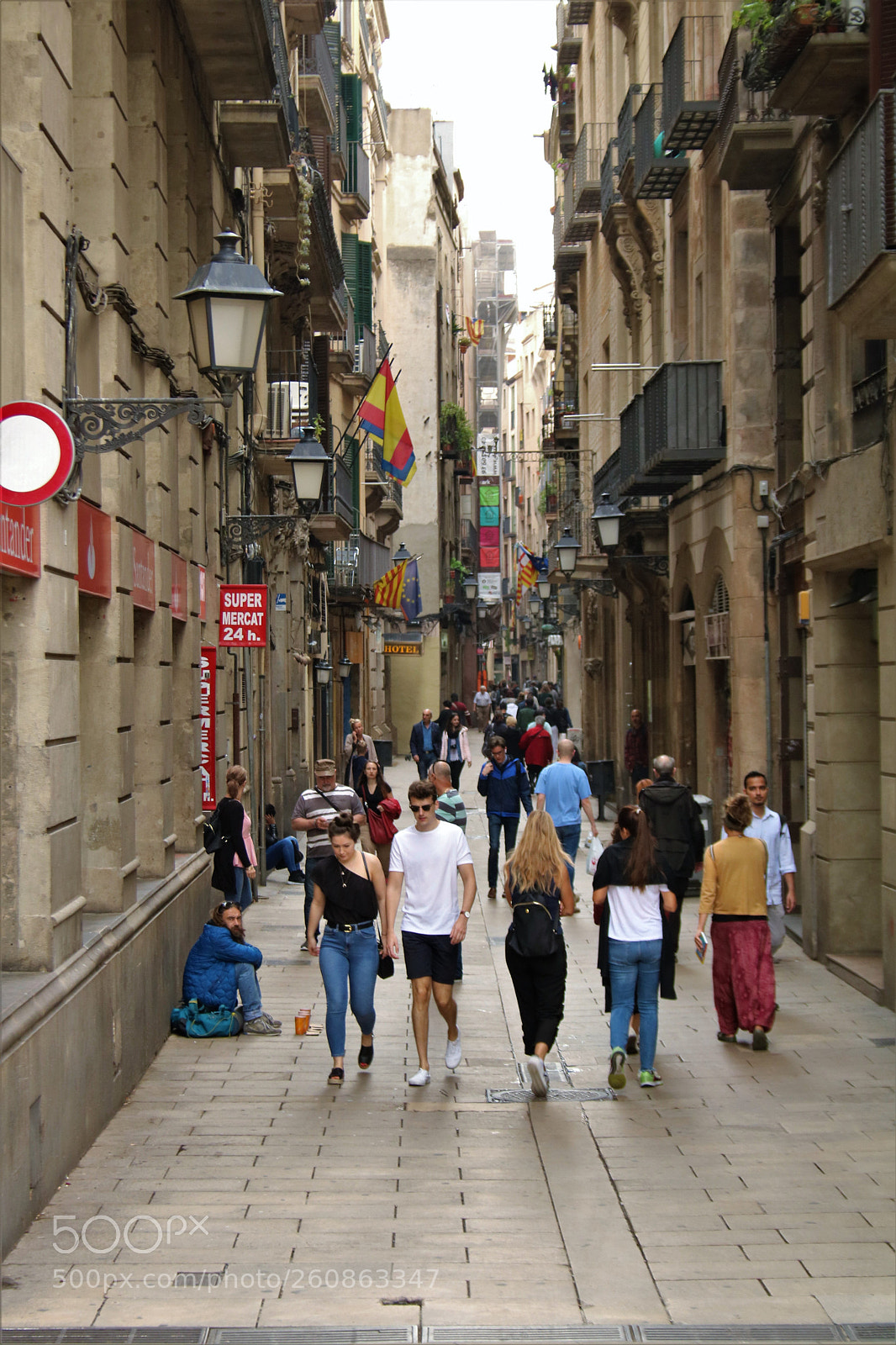 Canon EOS 750D (EOS Rebel T6i / EOS Kiss X8i) sample photo. Street barcelona. photography
