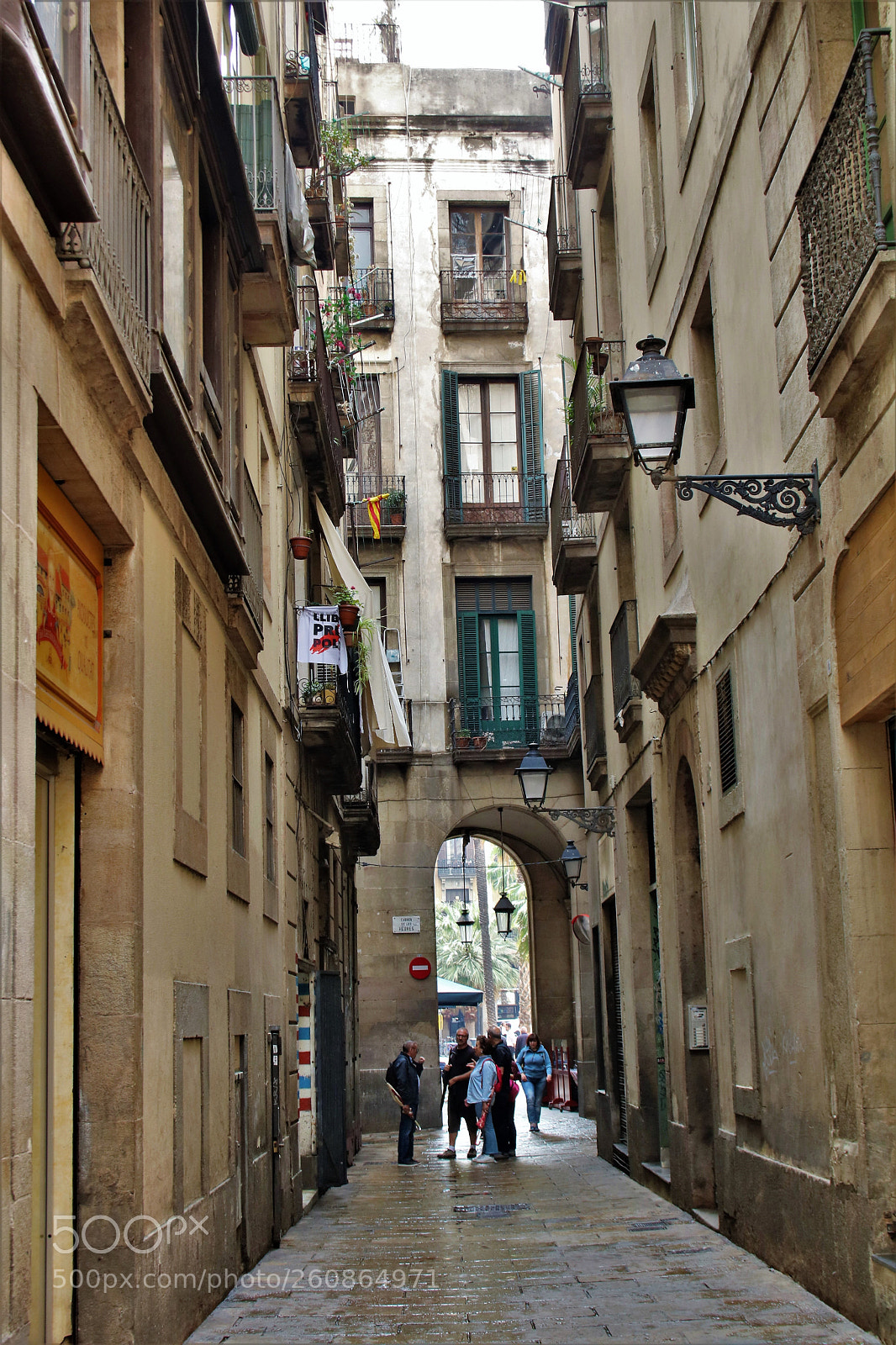Canon EOS 750D (EOS Rebel T6i / EOS Kiss X8i) sample photo. Side street, barcelona, spain. photography