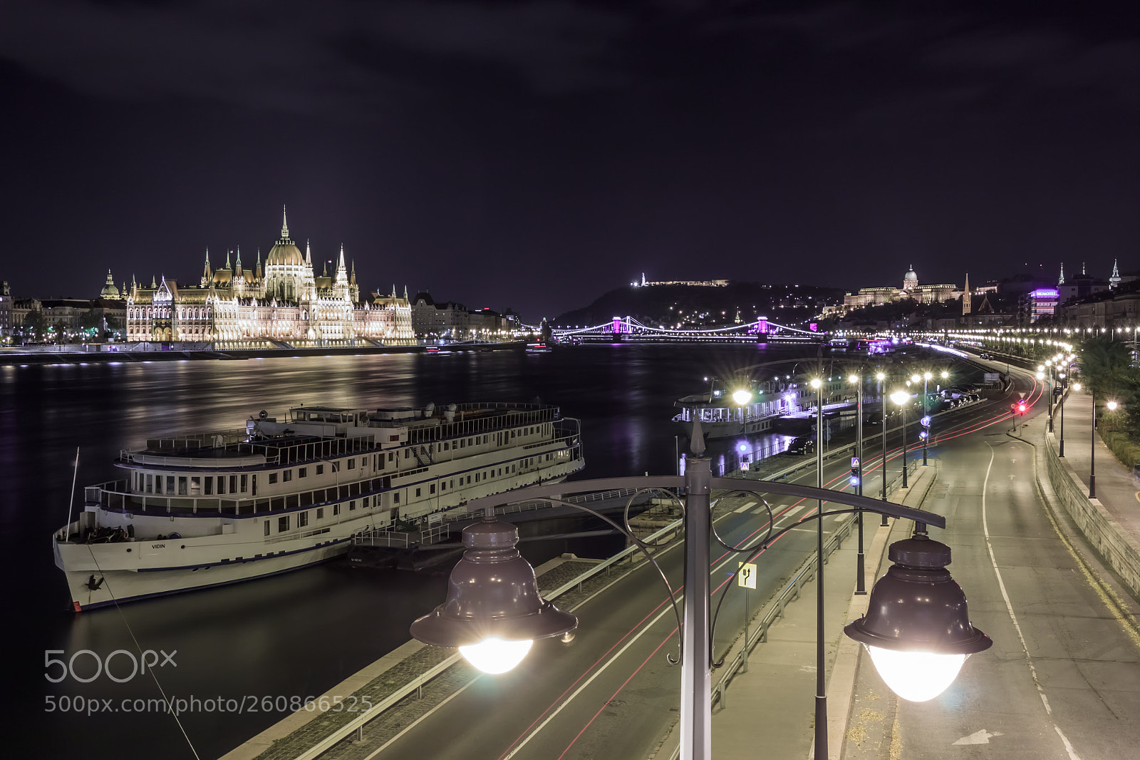Canon EOS 500D (EOS Rebel T1i / EOS Kiss X3) sample photo. Budapest at night photography