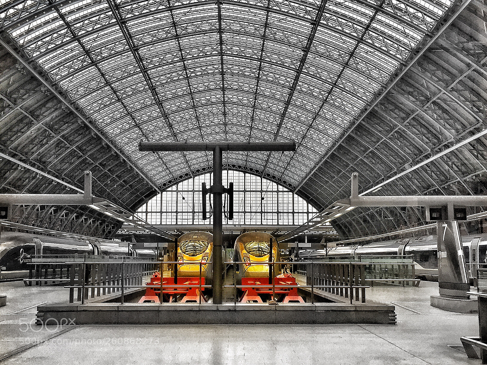 Apple iPhone 6 sample photo. Yellow train under the photography