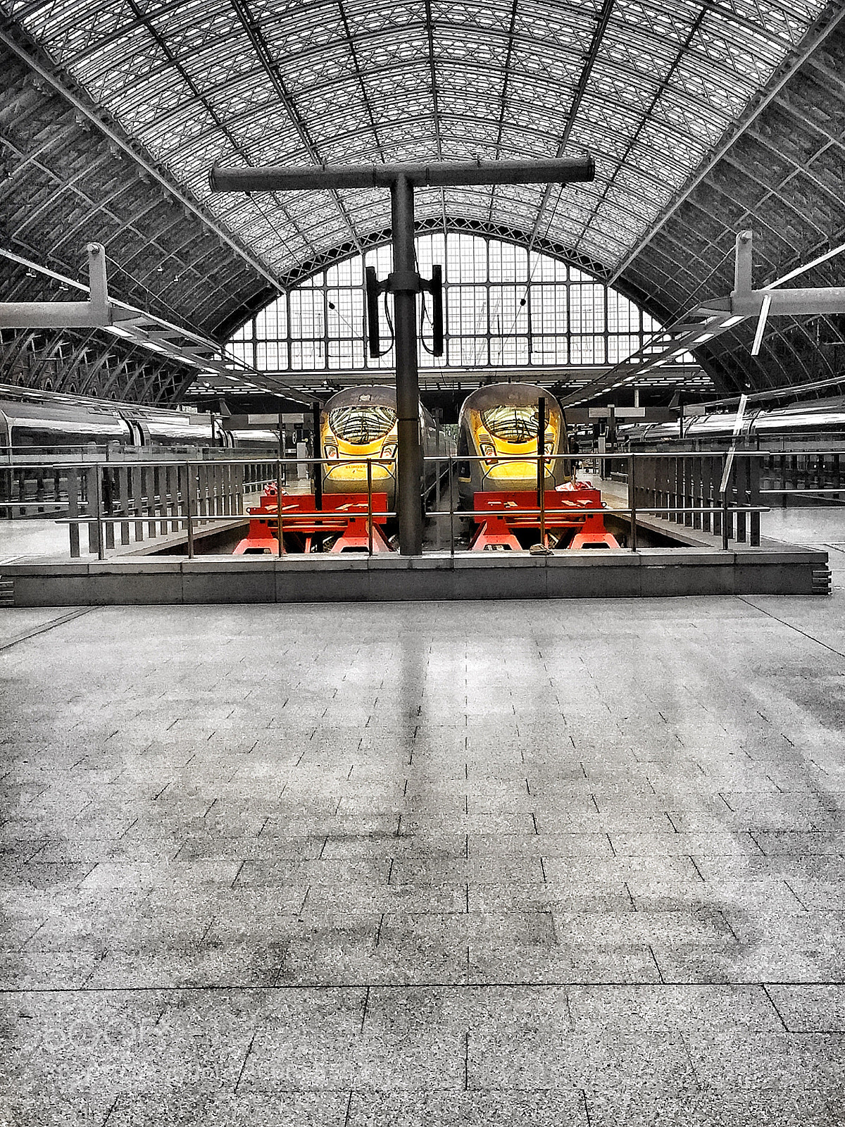 Apple iPhone 6 sample photo. Yellow train  photography