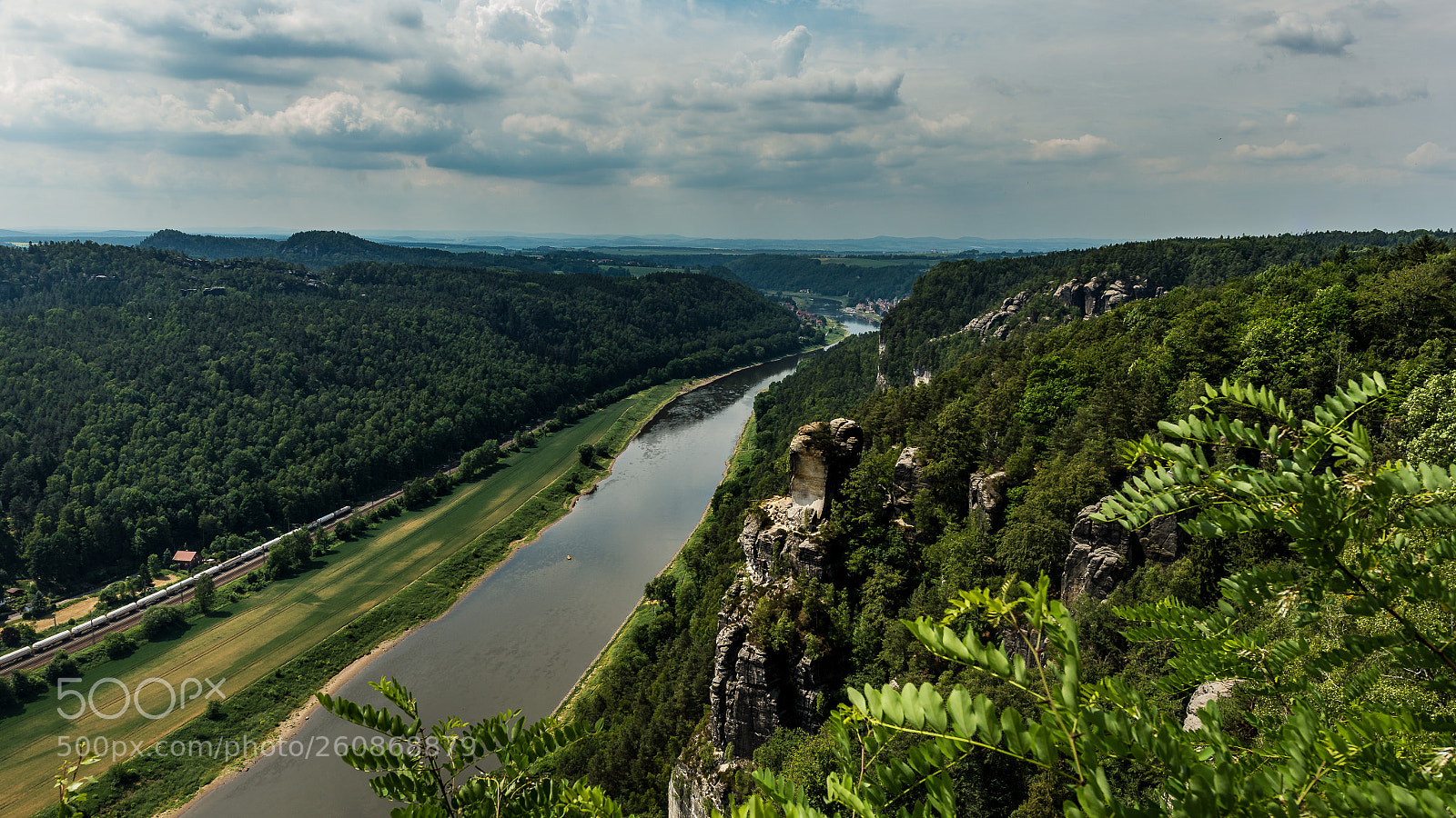 Nikon D4 sample photo. Look at the elbe photography