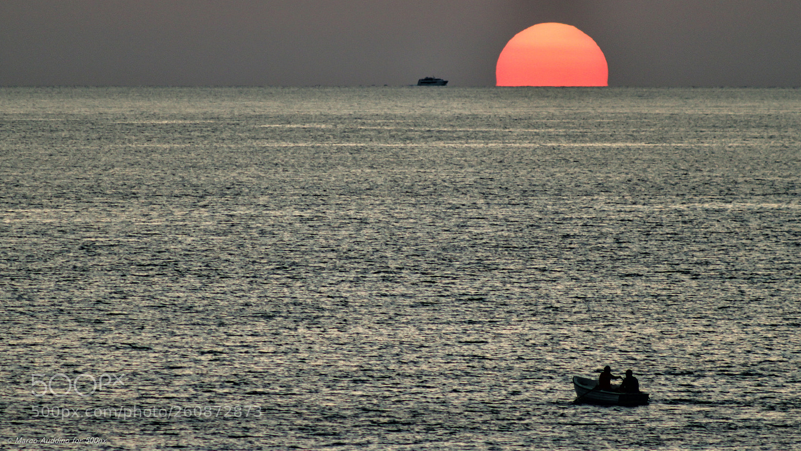 Canon EOS 500D (EOS Rebel T1i / EOS Kiss X3) sample photo. Row towards the sun photography