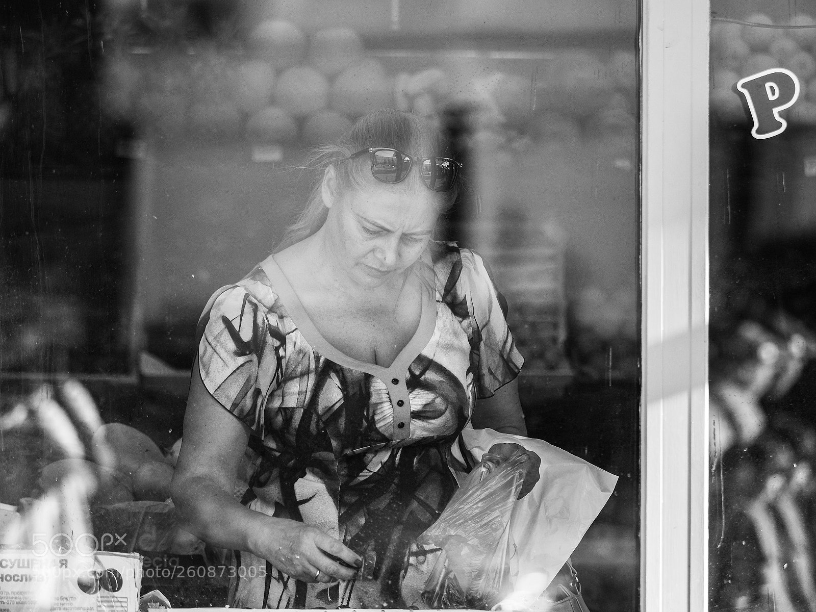 Olympus OM-D E-M1 Mark II sample photo. The saleswoman. photography