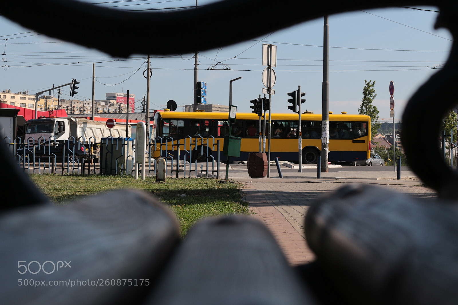 Canon EOS 700D (EOS Rebel T5i / EOS Kiss X7i) sample photo. Just a bus in photography