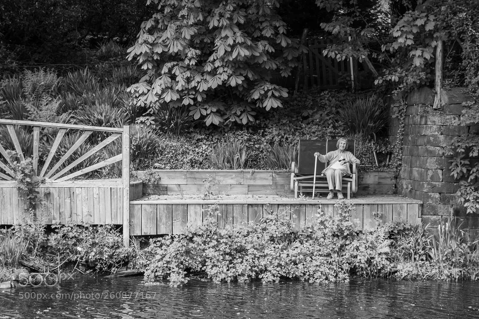 Canon EOS 750D (EOS Rebel T6i / EOS Kiss X8i) sample photo. Lady by the river photography