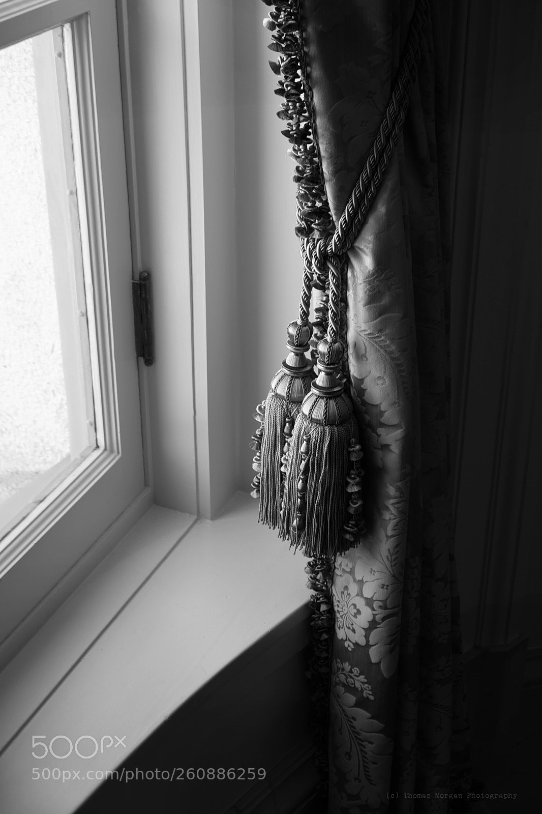 Fujifilm X-T2 sample photo. Two tassels, one drape photography