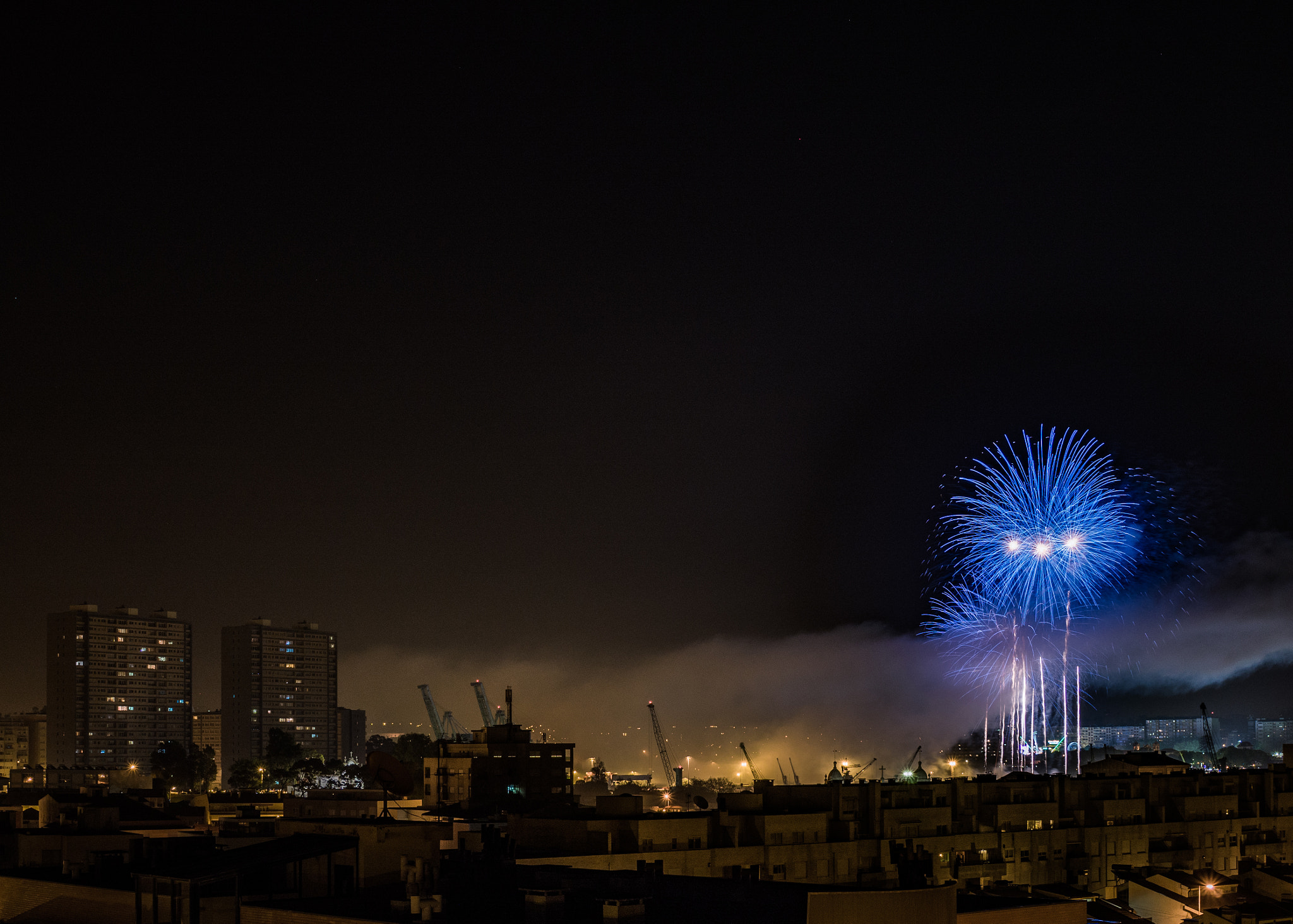 Olympus OM-D E-M10 III sample photo. Blowing money. photography