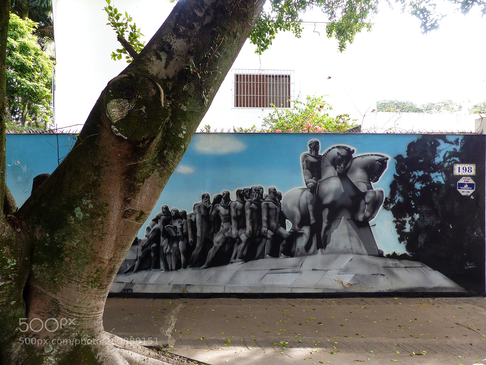 Panasonic Lumix DMC-FZ200 sample photo. Street art by kobra photography