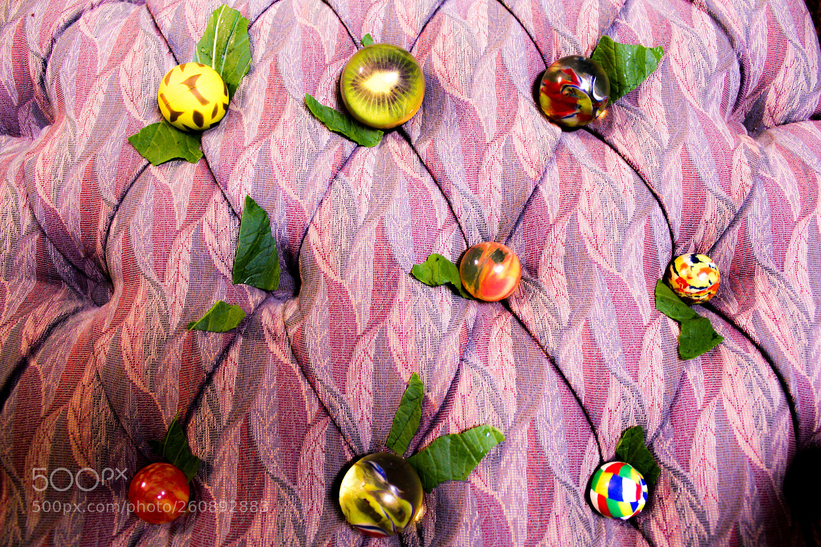 Canon EOS 1200D (EOS Rebel T5 / EOS Kiss X70 / EOS Hi) sample photo. Bouncy ball garden photography