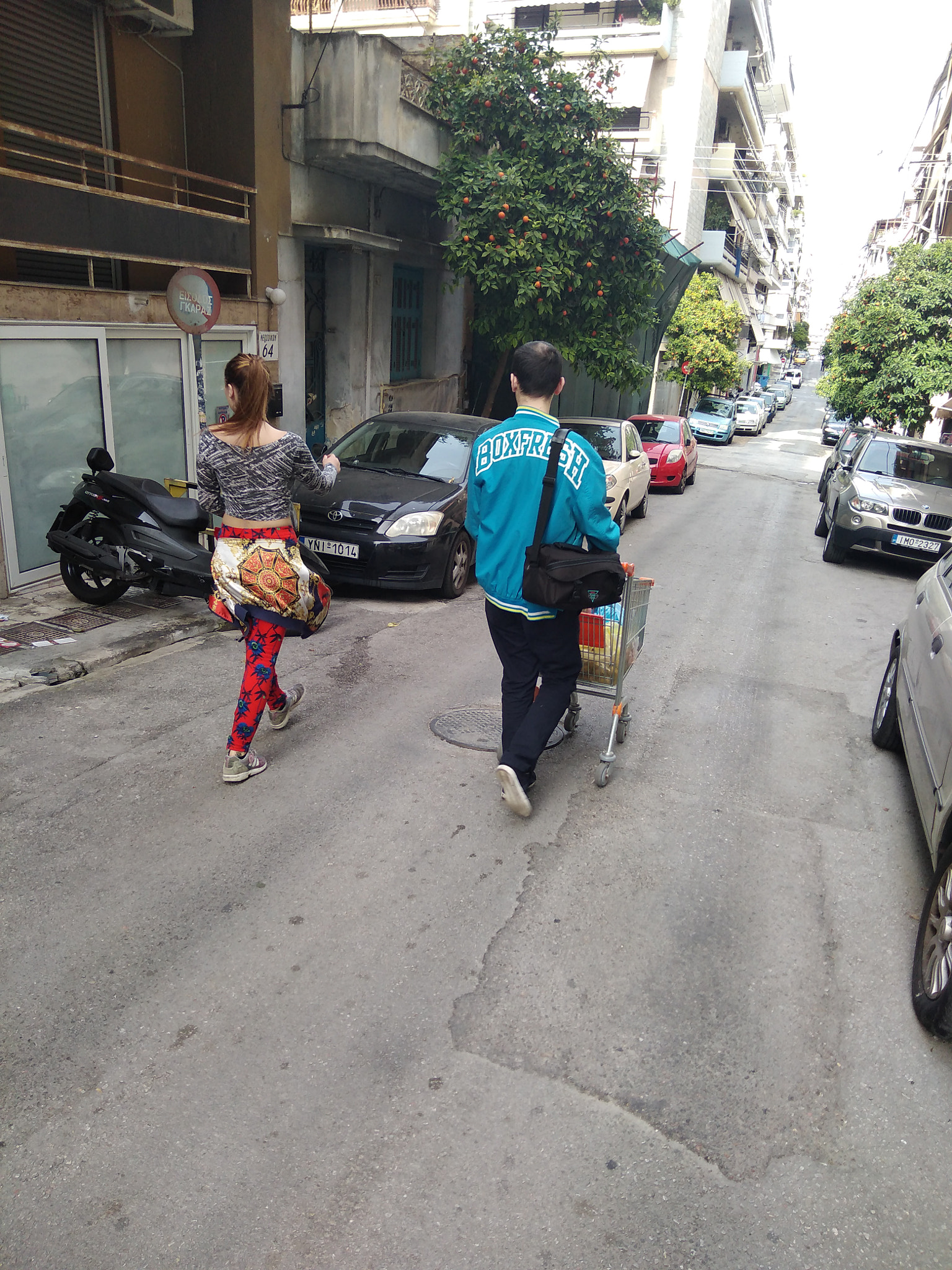 HUAWEI Honor 6A sample photo. People bringing their groceries photography
