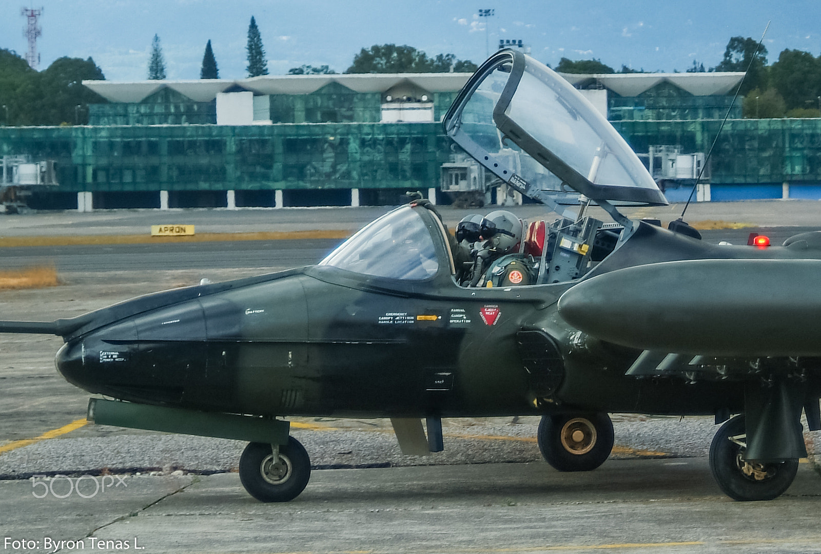 Fujifilm FinePix S3 Pro sample photo. Saludo del piloto del cessna a37 dragonfly en el aeroshow 2017 de la fuerza aerea de guatemala photography