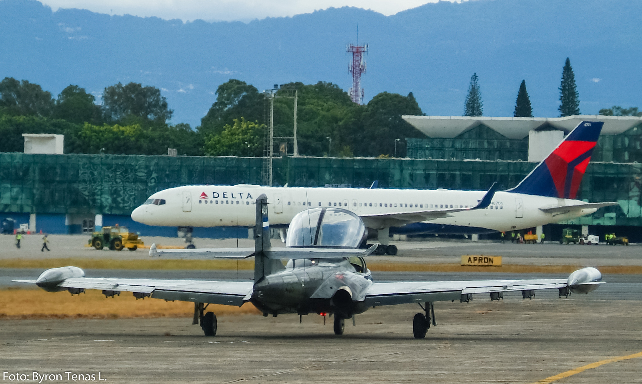 Fujifilm FinePix S3 Pro sample photo. Cessna a37 dragonfly & boeing 757-200 delta airlines photography
