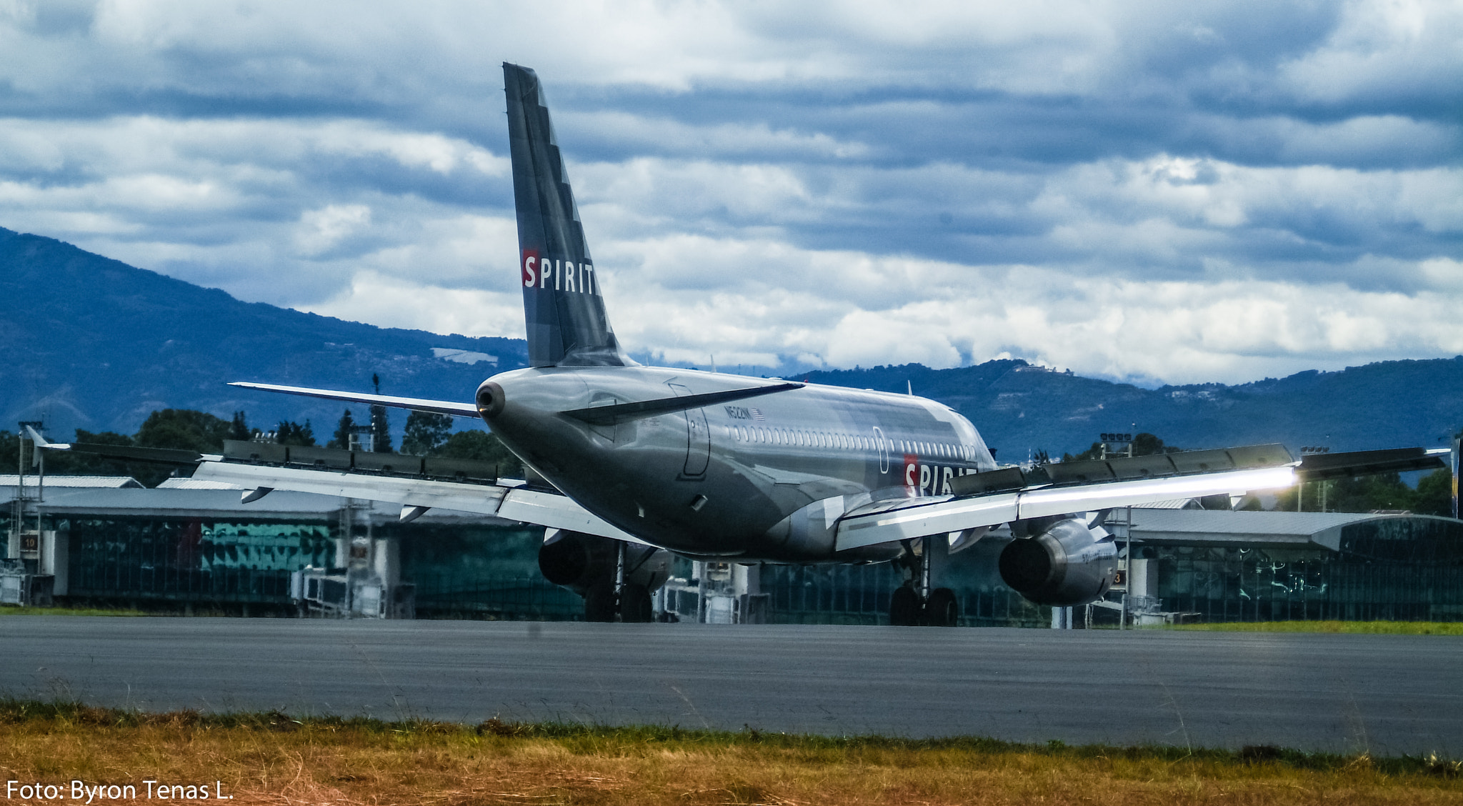 Fujifilm FinePix S3 Pro sample photo. Airbus a319 photography