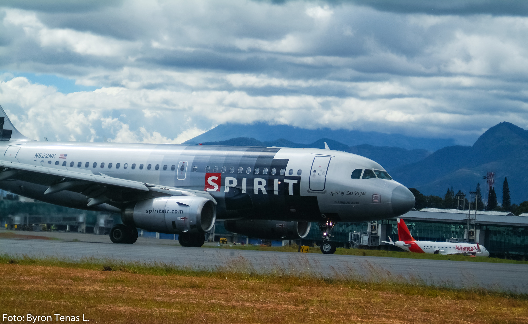 Fujifilm FinePix S3 Pro sample photo. Airbus a319 photography