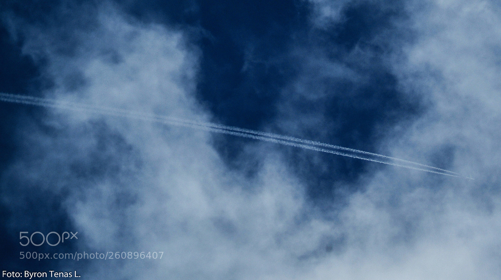Fujifilm FinePix S3 Pro sample photo. Contrail photography