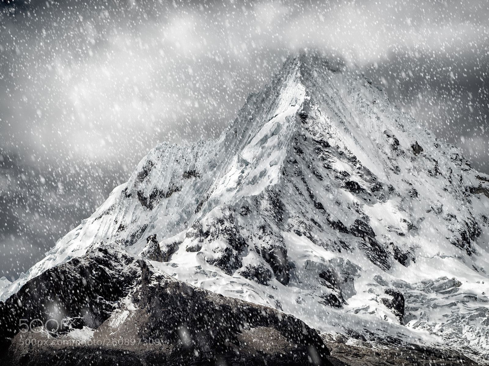 Olympus OM-D E-M5 II sample photo. Paron snow - peru photography
