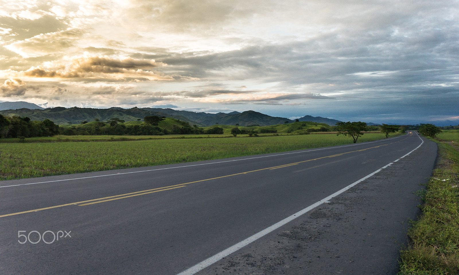 Sony Alpha a3500 sample photo. On road - en carretera photography