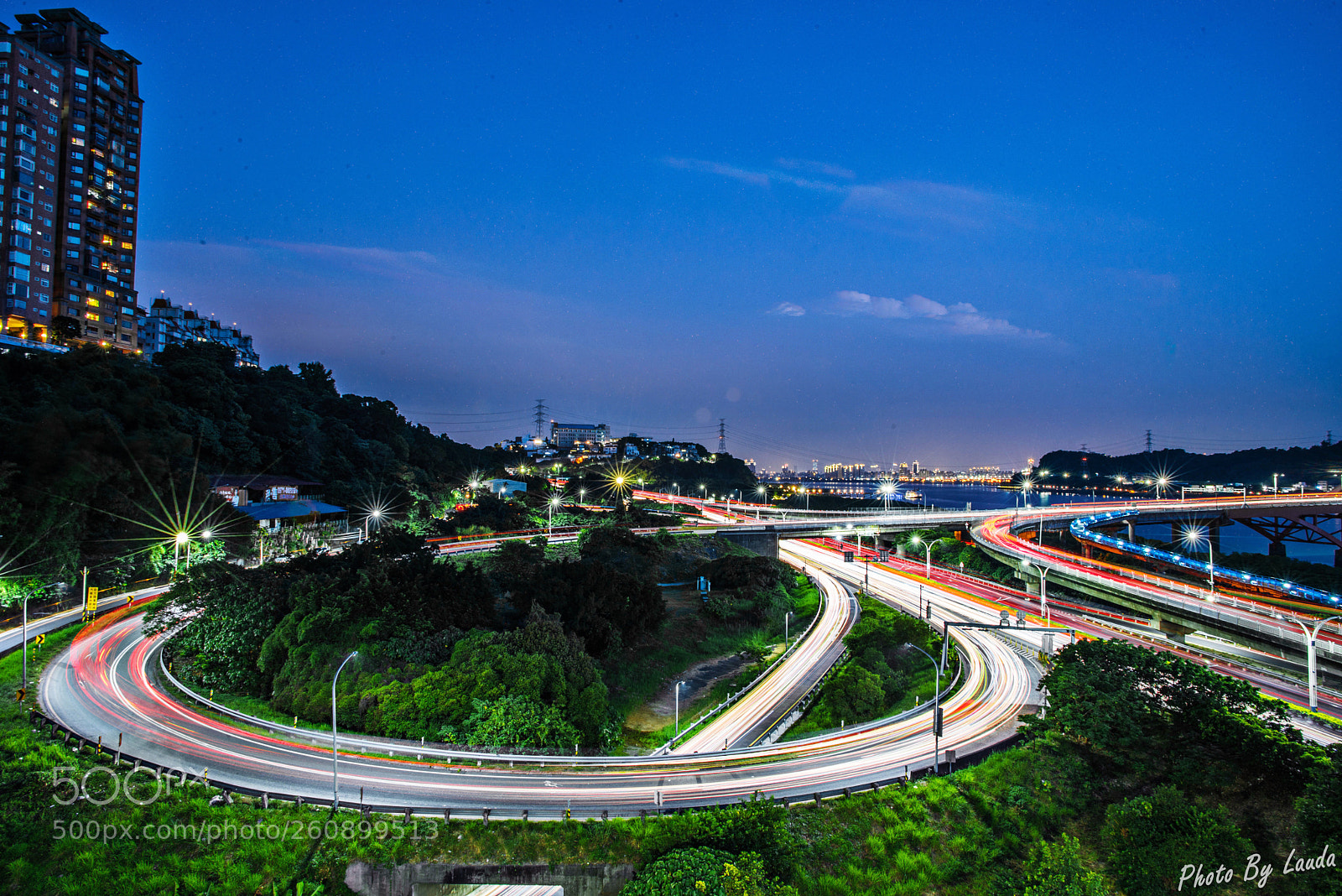 Nikon D610 sample photo. 車軌 photography