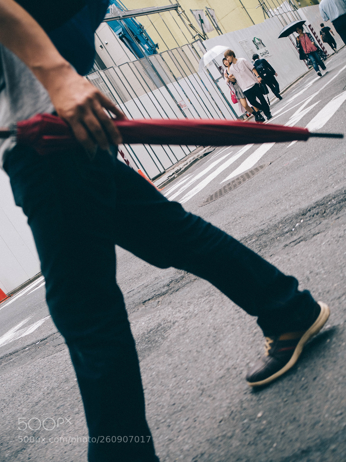 Olympus OM-D E-M5 II sample photo. Walking with umbrella photography